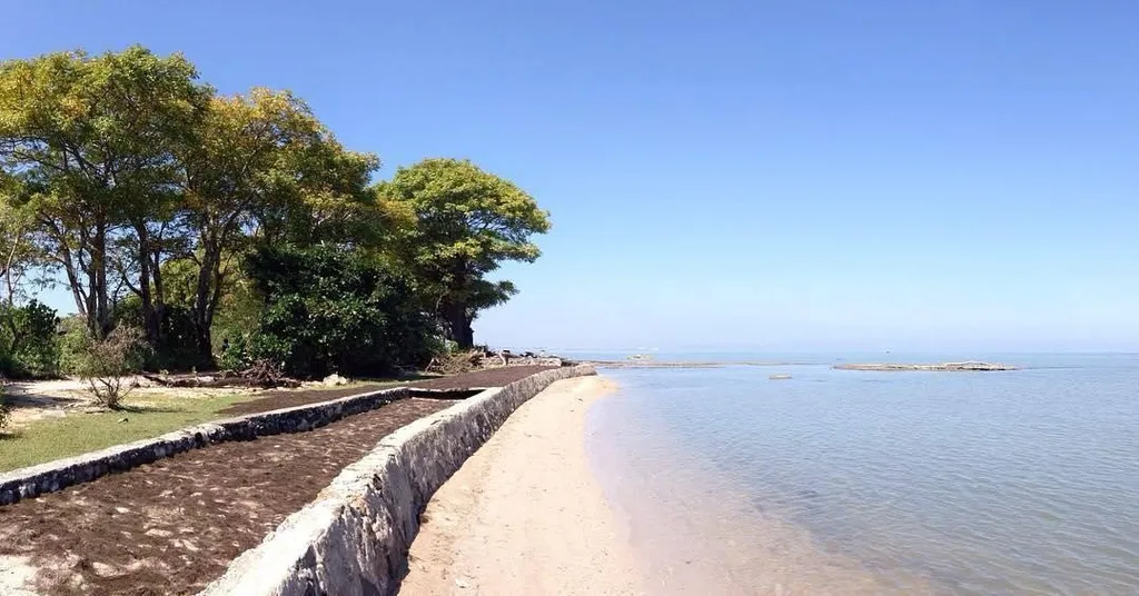 Pantai Kuri Caddi, 1. Helena Sky Bridge, 2. Puncak Makkaroewa, 3. Sungai Pute, 4. Leang Petta, 5. Pantai Kuri Caddi, 6. Taman Leang-Leang, 7. Air Terjun Bantimurung, 8. Wisata Bulu Saukang, 9. Air Terjun Taipa, 10. Kampung Rammang-Rammang