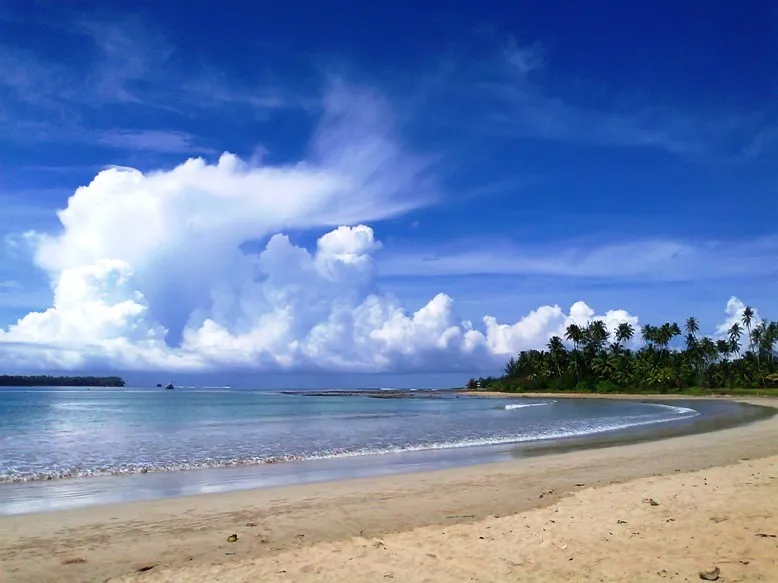 Pantai Lagundri, 1. Desa Bawomataluo, 2. Desa Wisata Orahili, 3. Pantai Indah Tureloto, 4. Pantai Gawu Soyo, 5. Pantai Indah Sorake, 6. Pantai Lagundri, 7. Pulau Wunga Laguna, 8. Pantai Ladeha, 9. Air Terjun Luaha Ndroi, 10. Pulau Asu