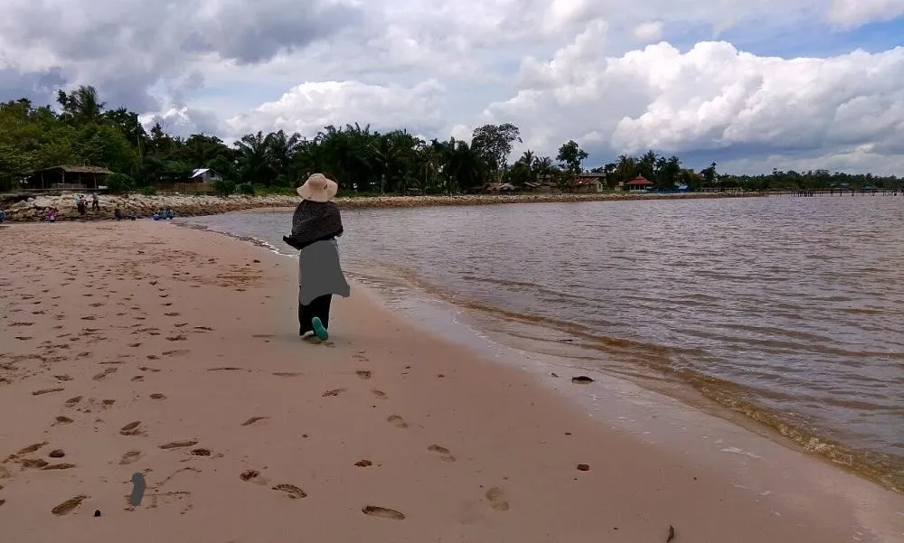 Pantai Marina Puak, 1. Pantai Pasir Koneng, 2. Pantai Marina Puak, 3. Pantai Teluk Makmur, 4. Pantai Akasia Indah Guntung, 5. Pantai Pulai Bungkuk Indah, 6. Pantai Legenda Pelintung, 7. Pantai Captain Elwin, 8. Pantai Purnama, 9. Pantai Wisata Bahtera Alam Guntung
