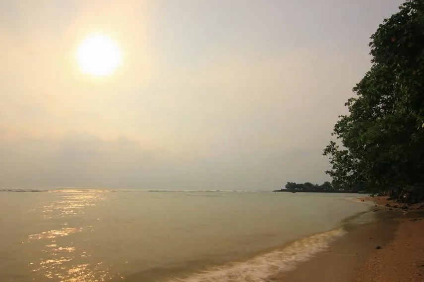 Pantai Matahari, 1. Pantai Tanjung Lesung, 2. Pantai Batu Hideung, 3. Pantai Cipenyu, 4. Pantai Carita, 5. Pantai Daplangu, 6. Pantai Kerang, 7. Pantai Bugel Mega Camara, 8. Pantai Matahari, 9. Pantai Pulau Liwungan, 10. Pantai Kuntili Tanjung Lesung