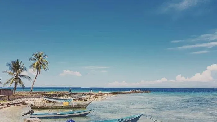 Pantai Segara Indah, 1. Telaga Biru Samares, 2. Pantai Anggopi, 3. Air Terjun Wafsarak, 4. Goa Binsari, 5. Air Terjun Karmon, 6. Wisata Cagar Budaya Kuburan Tua Padwa, 7. Pantai Batu Picah, 8. Tanjung Saruri, 9. Pulau Owi, 10. Pantai Segara Indah