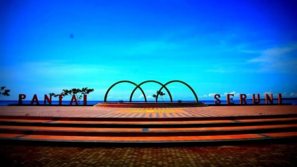 Pantai Seruni, 1. Bukit Muntea, 2. Pantai Seruni, 3. Mini Showfarm, 4. Pantai Marina, 5. Air Terjun Bissappu, 6. Rumah Adat Balla Lompoa, 7. Hutan Pinus Rombeng, 8. Goa Batu Ejayya, 9. Permandian Eremerasa, 10. Air Terjun Simoko