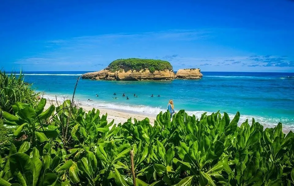 Pantai Sungkun, 1. Tanjung Bloam, 2. Pantai Tangsi, 3. Pantai Kaliantan, 4. Pantai Ekas, 5. Pantai Sungkun, 6. Pantai Cemara, 7. Pantai Tanjung Perak, 8. Pantai Surga, 9. Pantai Tanjung Ringgit