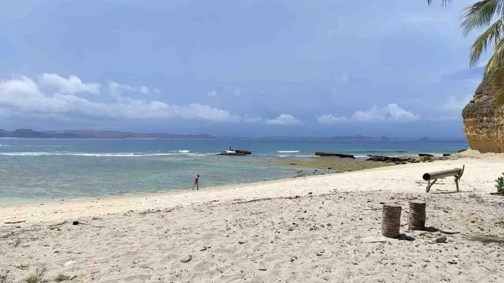 Pantai Surga, 1. Tanjung Bloam, 2. Pantai Tangsi, 3. Pantai Kaliantan, 4. Pantai Ekas, 5. Pantai Sungkun, 6. Pantai Cemara, 7. Pantai Tanjung Perak, 8. Pantai Surga, 9. Pantai Tanjung Ringgit