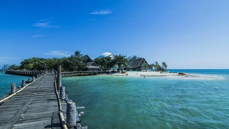 Pantai Tanjung Lesung, 1. Pantai Tanjung Lesung, 2. Pantai Batu Hideung, 3. Pantai Cipenyu, 4. Pantai Carita, 5. Pantai Daplangu, 6. Pantai Kerang, 7. Pantai Bugel Mega Camara, 8. Pantai Matahari, 9. Pantai Pulau Liwungan, 10. Pantai Kuntili Tanjung Lesung