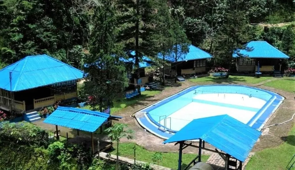 Pemandian Lembah Biru, 1. Padivalley Golf Club, 2. Danau Tanralili, 3. Lembah Ramma, 4. Air Terjun Takapala, 5. Malino Highland, 6. Bendungan Kampili, 7. Museum Balla Lompoa, 8. Pemandian Lembah Biru, 9. Air Terjun Parangloe, 10. Benteng Somba Opu