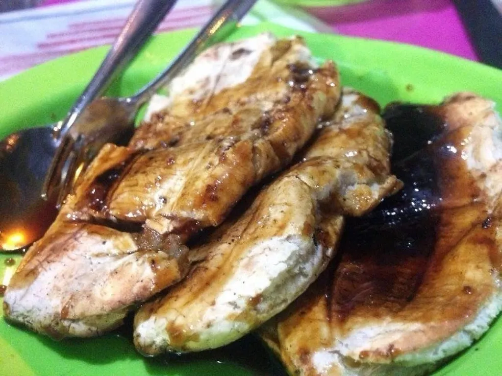 Pisang Epe, 1. Pallubasa, 2. Roti Maros, 3. Jalangkote, 4. Sup Konro, 5. Burasa, 6. Bubur Bassang, 7. Pisang Epe, 8. Mie Titi