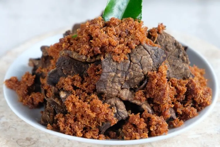 Rendang Paru, 1. Batiah, 2. Galamai, 3. Rendang Telur Kering, 4. Rendah Runtiah, 5. Rendang Paru, 6. Kerupuk Sanjai, 7. Bareh Randang, 8. Karupuk Jangek, 9. Pangek Cubadak, 10. Saluang