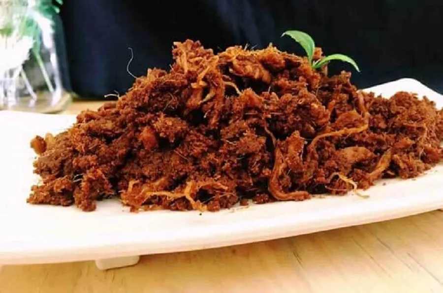 Rendang Runtiah, 1. Galamai, 2. Batiah, 3. Rendang Talua, 4. Pangek Cubadak, 5. Gulai Paluik, 6. Rendang Runtiah, 7. Bareh Randang, 8. Katupek Gulai Paku, 9. Rendang Paru, 10. Sate Danguang-Danguang