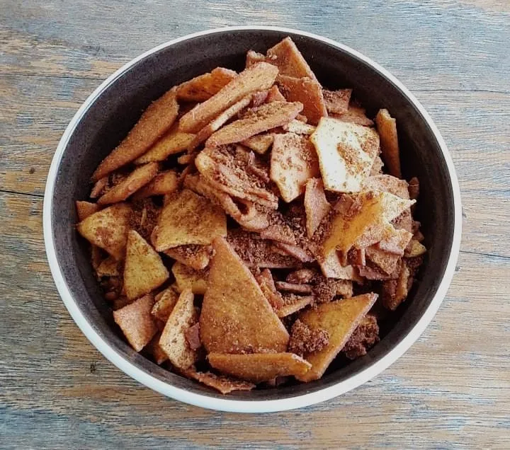 Rendang Telur Kering, 1. Batiah, 2. Galamai, 3. Rendang Telur Kering, 4. Rendah Runtiah, 5. Rendang Paru, 6. Kerupuk Sanjai, 7. Bareh Randang, 8. Karupuk Jangek, 9. Pangek Cubadak, 10. Saluang