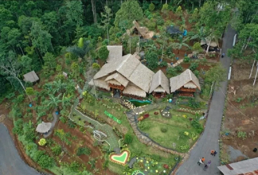 Riung Wangi, 1. Situ Wangi, 2. Kampoeng Sawah, 3. Situs Astana Gede, 4. Taman Surawisesa, 5. Riung Wangi, 6. Rumah Makan Nasi Abas