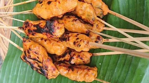 Sate Tanjung, 1. Serabi Santan, 2. Ayam Rarang, 3. Sate Bulayak, 4. Bantal, 5. Sate Rembiga, 6. Nasi Kotaraja, 7. Sate Tanjung, 8. Ayam Taliwang, 9. Kue Kerake, 10. Sate Pusut