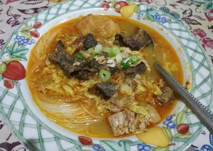 Sop Saudara, 1. Sop Saudara, 2. Kue Dange, 3. Es Cao, 4. Abon Ikan Bandeng, 5. Udang Khas Pangkep, 6. Ikan Bandeng Tanpa Duri atau Baduri, 7. Kerupuk Kepiting Rajungan