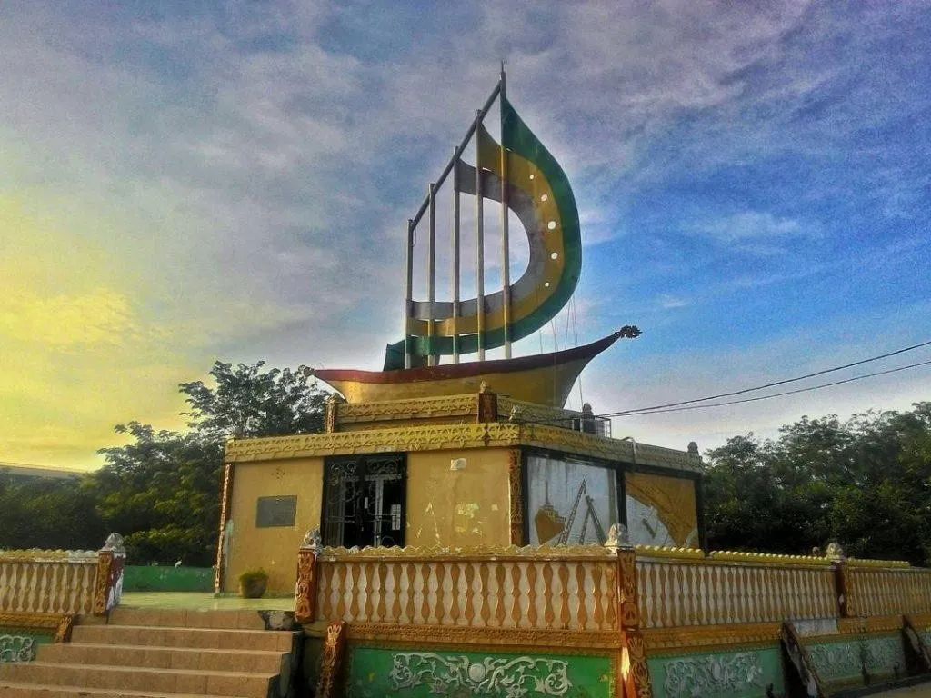 Tugu Lancang Kuning, 1. Pantai Teluk Makmur, 2. Hutan Wisata Dumai, 3. Danau Bunga Tujuh, 4. Wisata Mancing Pantai Pak Ngah, 5. Bandar Bakau Dumai, 6. Taman Bukit Gelanggang, 7. Tugu Lancang Kuning, 8. Pantai Koneng, 9. Masjid Raya Al-Manan, 10. Taman Telaga Tirta Patra