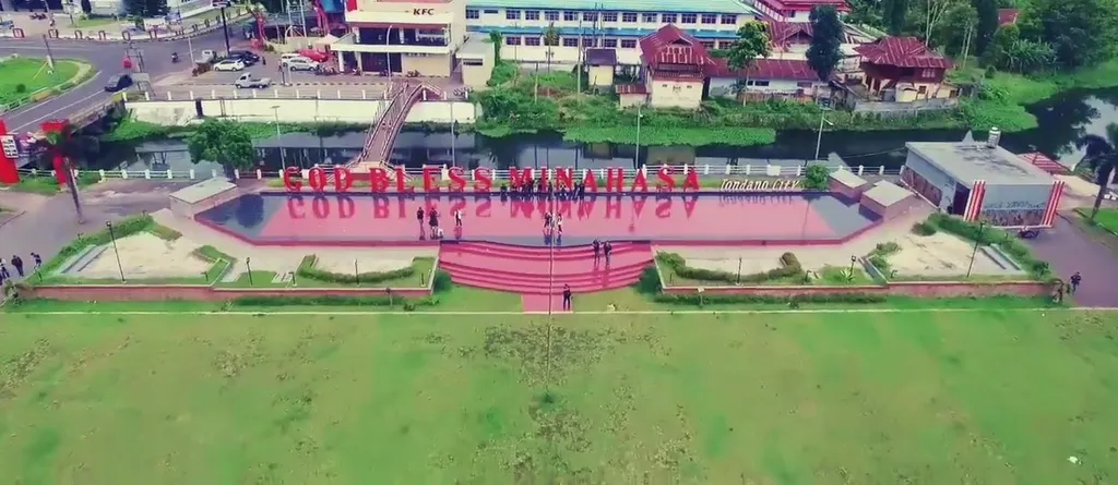 Taman Kota Tondano, 1. Benteng Moraya, 2. Uluna Tondano, 3. Danau Tondano, 4. Masjid Agung Al-Falah Kyai Mojo, 5. Patung Sarapung Korengkeng, 6. Lekow Wangko, 7. Kolam Air Panas Citos Koya, 8. Taman Kota Tondano, 9. Goa Jepang Tonsealama, 10. Tree House Puncak Urongo