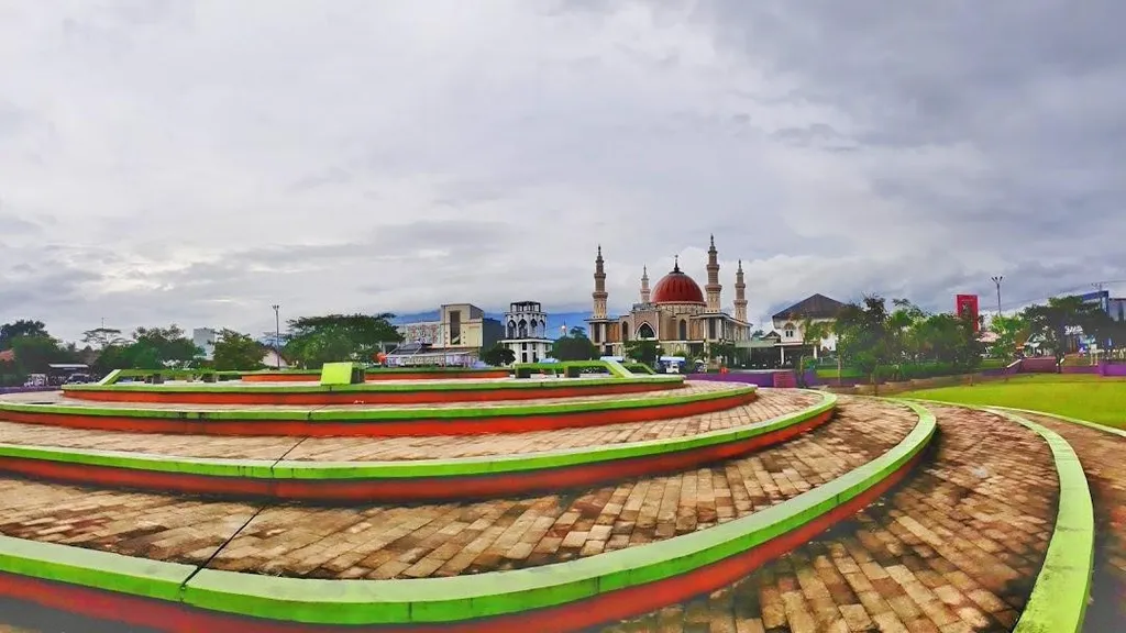 Taman Surawisesa, 1. Situ Wangi, 2. Kampoeng Sawah, 3. Situs Astana Gede, 4. Taman Surawisesa, 5. Riung Wangi, 6. Rumah Makan Nasi Abas