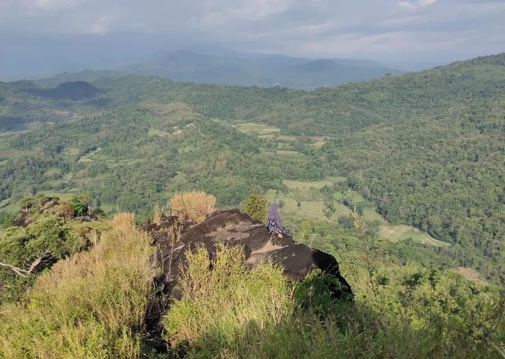 Wisata Bulu Saukang, 1. Helena Sky Bridge, 2. Puncak Makkaroewa, 3. Sungai Pute, 4. Leang Petta, 5. Pantai Kuri Caddi, 6. Taman Leang-Leang, 7. Air Terjun Bantimurung, 8. Wisata Bulu Saukang, 9. Air Terjun Taipa, 10. Kampung Rammang-Rammang