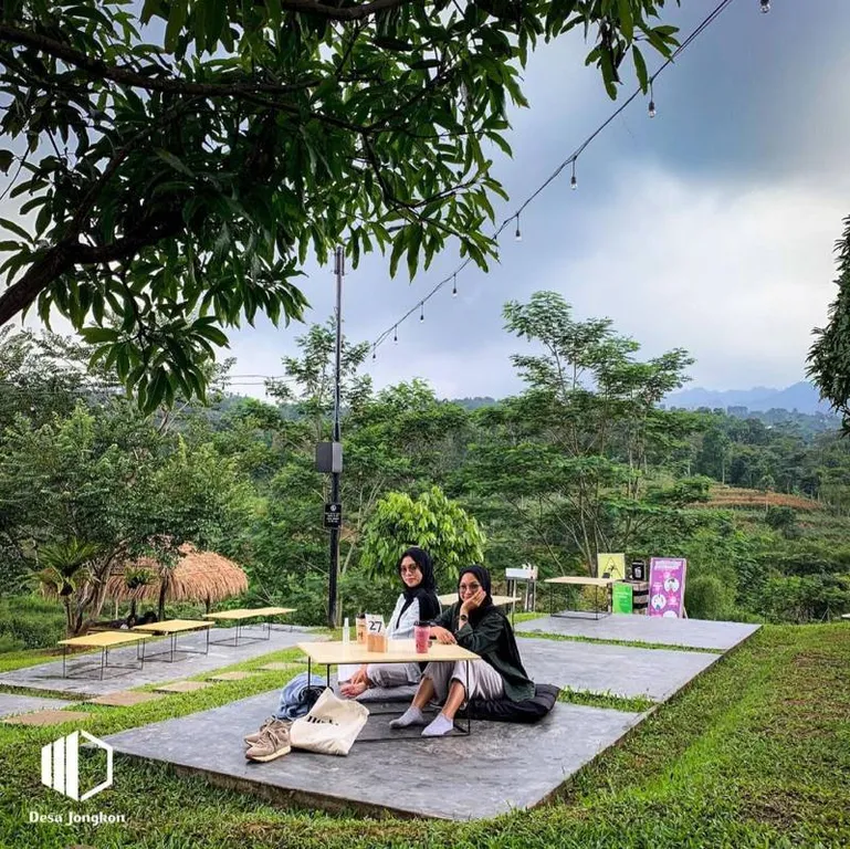 Desa Jongkon Cafe &amp; Resto_, 1. Edensor Hills Cafe &amp; Resto, 2. Sawah Segar, 3. Resto Kebun Teduh, 4. Desa Jongkon Cafe &amp; Resto, 5. Richie's Garden Cafe and Resto, 6. Kedai De Honje, 7. Villa Aman D'Sini, 8. Pelangi Cafe &amp; Resto, 9. Taman Fathan Hambalang, 10. Talaga Kuring
