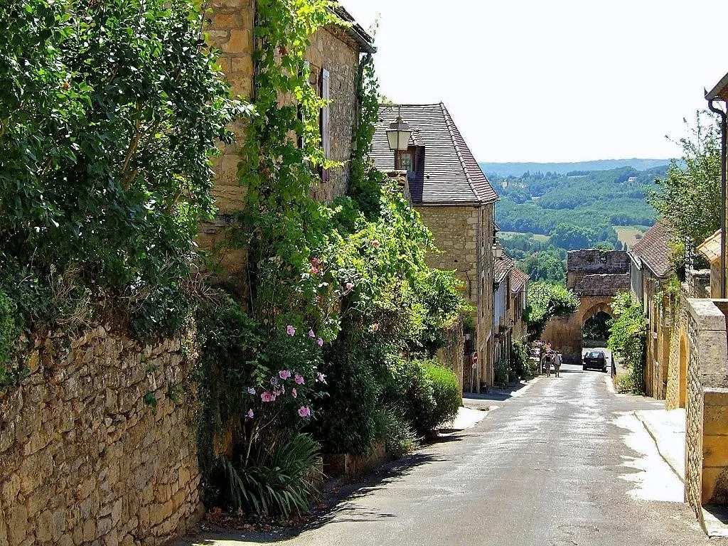 Domme (Dorgone), 1. Moustier Saint Marie (Provence- Alpes- Côte d'Azur), 2. Locronan (Brittany), 3. Riquewihr (Grand Est), 4. Peillon (Provence- Alpes- Côte d'Azur), 5. Collonges-La-Rouge (Nouvelle-Aquitaine), 6. Eguisheim (Grand Est), 7. Seillans (Provence-Alpes-Côte d'Azur), 8. Gordes (Provence-Alpes-Côte d'Azur), 9. Rochefort – en – Terre (Brittany), 10. Domme (Dorgone)