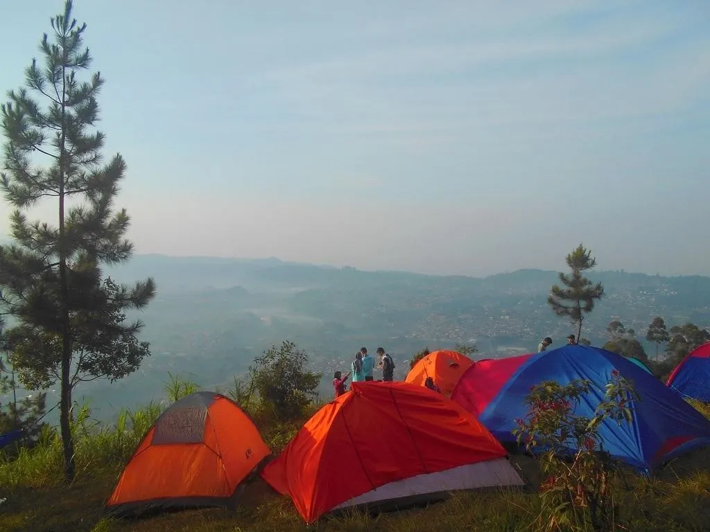 Gunung Putri, 1. D-CAMP Cibodas Alam Madani Park, 2. Cikole Jayagiri Resort, 3. Green Grass Cikole, 4. Gunung Batu Lembang, 5. Natural Hill Lembang, 6. Terminal Wisata Grafika Cikole, 7. Gunung Putri, 8. Jungle Milk Jayagiri, 9. Wilhelmina Camp Pal 16