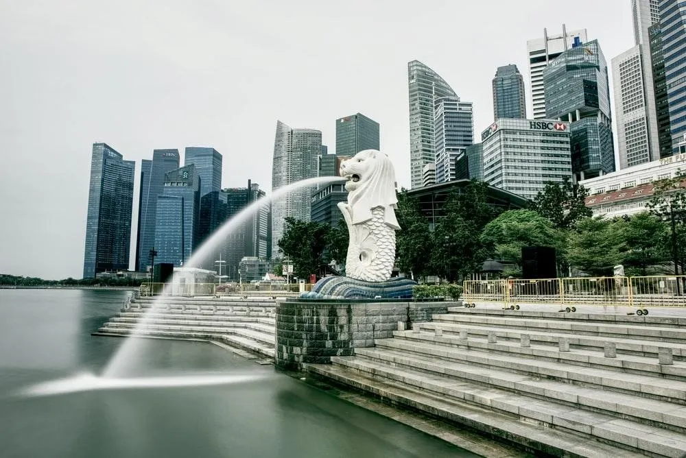 Jelajahi Destinasi Wisata yang Berkesan, 1. Budgeting dan Planning, 2. Hunting Tiket Murah, 3. Berburu Tempat Penginapan, 4. Tukar Mata Uang, 5. Siapkan Peta, 6. Hunting Tempat Makan yang Murah, 7. Hemat dengan MRT atau Berjalan Kaki, 8. Membawa Botol Minum Kosong, 9. Jelajahi Destinasi Wisata yang Berkesan, 10. Belanja Murah di Singapura