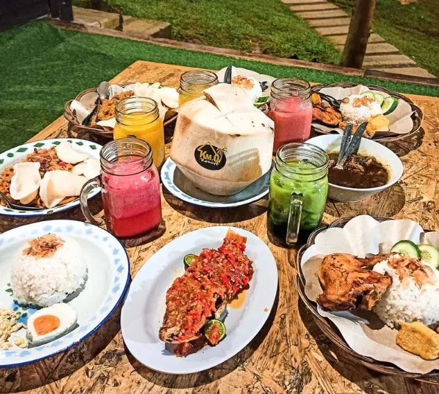 Kedai De Honje_, 1. Edensor Hills Cafe &amp; Resto, 2. Sawah Segar, 3. Resto Kebun Teduh, 4. Desa Jongkon Cafe &amp; Resto, 5. Richie's Garden Cafe and Resto, 6. Kedai De Honje, 7. Villa Aman D'Sini, 8. Pelangi Cafe &amp; Resto, 9. Taman Fathan Hambalang, 10. Talaga Kuring
