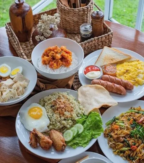 Richie's Garden_, 1. Edensor Hills Cafe &amp; Resto, 2. Sawah Segar, 3. Resto Kebun Teduh, 4. Desa Jongkon Cafe &amp; Resto, 5. Richie's Garden Cafe and Resto, 6. Kedai De Honje, 7. Villa Aman D'Sini, 8. Pelangi Cafe &amp; Resto, 9. Taman Fathan Hambalang, 10. Talaga Kuring