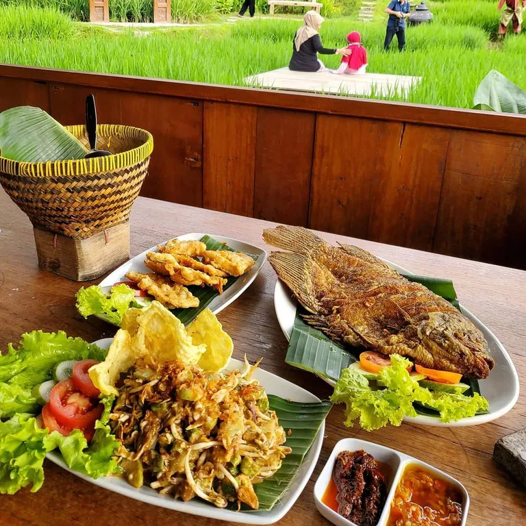 sawah segar, 1. Edensor Hills Cafe &amp; Resto, 2. Sawah Segar, 3. Resto Kebun Teduh, 4. Desa Jongkon Cafe &amp; Resto, 5. Richie's Garden Cafe and Resto, 6. Kedai De Honje, 7. Villa Aman D'Sini, 8. Pelangi Cafe &amp; Resto, 9. Taman Fathan Hambalang, 10. Talaga Kuring