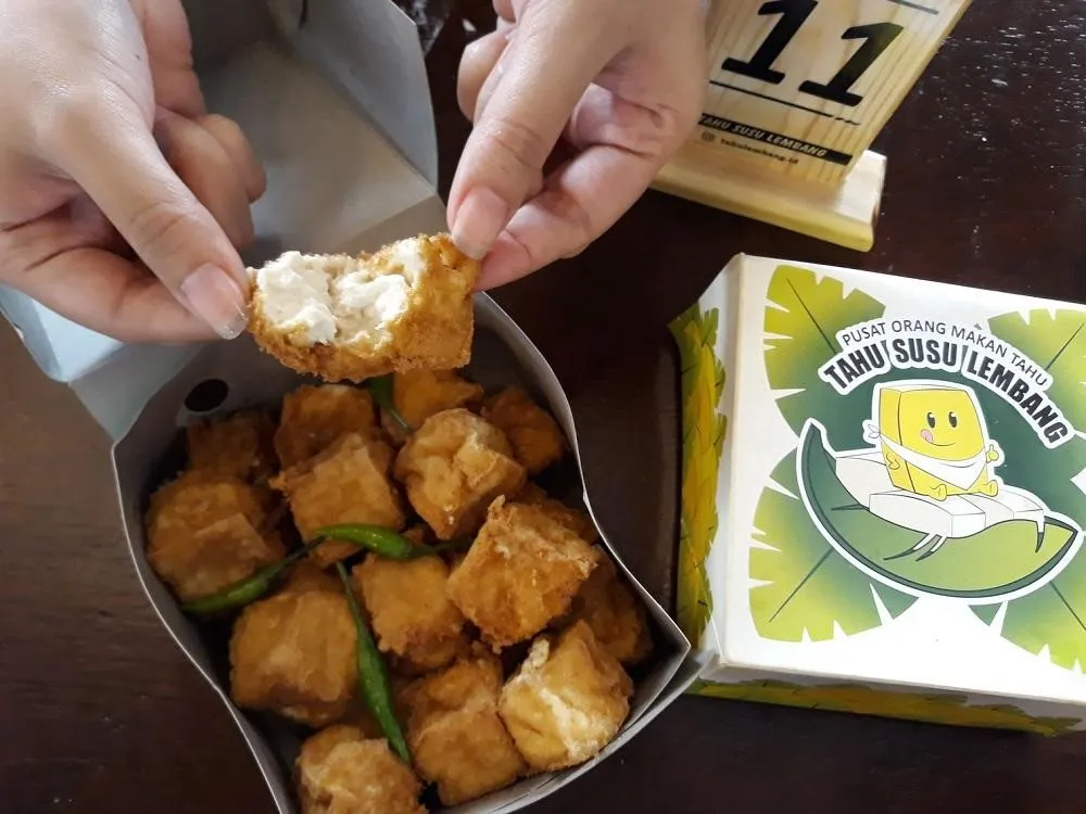 Tahu Susu Lembang, 1. Bolu Susu Lembang, 2. Tahu Susu Lembang, 3. Tahu Tauhid, 4. Kue Phia So-Phia, 5. Keripik Singkong Karmel, 6. Susu Murni KPSBU, 7. Serba Susu, 8. Es Mambo &amp; Yoghurt Lembang, 9. Ketan Bakar