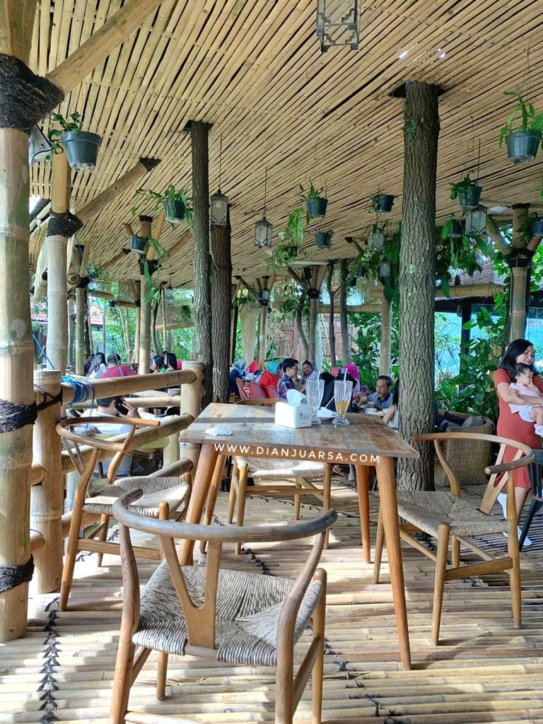 Villa Aman D'Sini_, 1. Edensor Hills Cafe &amp; Resto, 2. Sawah Segar, 3. Resto Kebun Teduh, 4. Desa Jongkon Cafe &amp; Resto, 5. Richie's Garden Cafe and Resto, 6. Kedai De Honje, 7. Villa Aman D'Sini, 8. Pelangi Cafe &amp; Resto, 9. Taman Fathan Hambalang, 10. Talaga Kuring