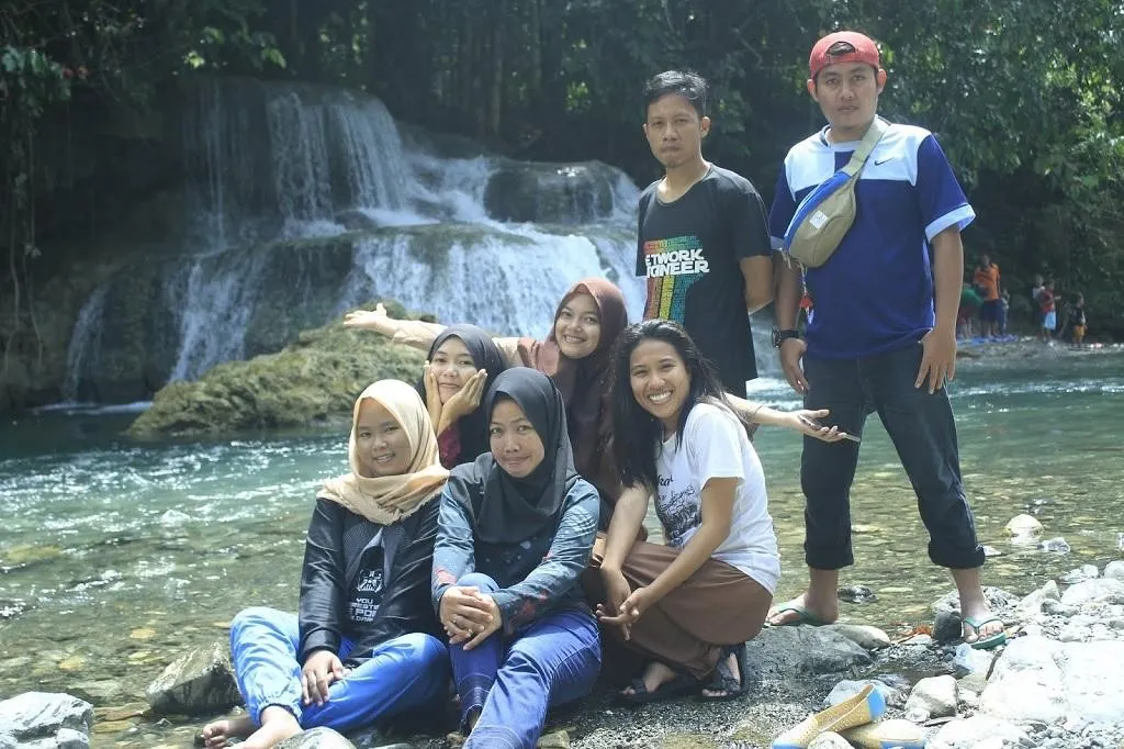 Air Terjun Veranomata, 1. Kepulauan Sombori, 2. Pulau Dua Laut, 3. Air Terjun Veranomata, 4. Gua Allo, 5. Baho Pombine, 6. Desa Wisata Sakita, 7. Cagar Alam Morowali, 8. Puncak Fafo Baho, 9. Puncak Mateantina, 10. Air Terjun Bahoumumpa
