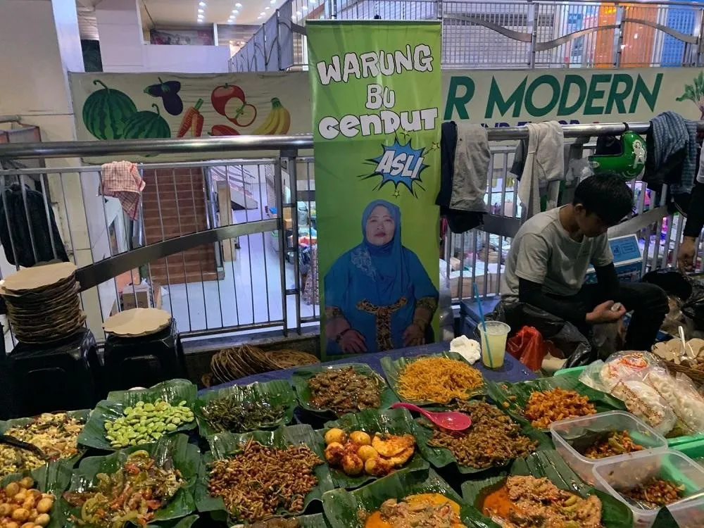Angkringan Bu Gendut, 1. Angkringan Mercon ‘Bu Kus’, 2. Angkringan Eug, 3. Angkringan Abi Adnan, 4. Angkringan Mas Paijo, 5. Angkringan Nasi Kucing Fatmawati, 6. Angkringan NKRI, 7. Angkringan Jasmerah, 8. Angkringan Tulungagung, 9. Angkringan Bu Gendut, 10. Angkringan Bu Hendro