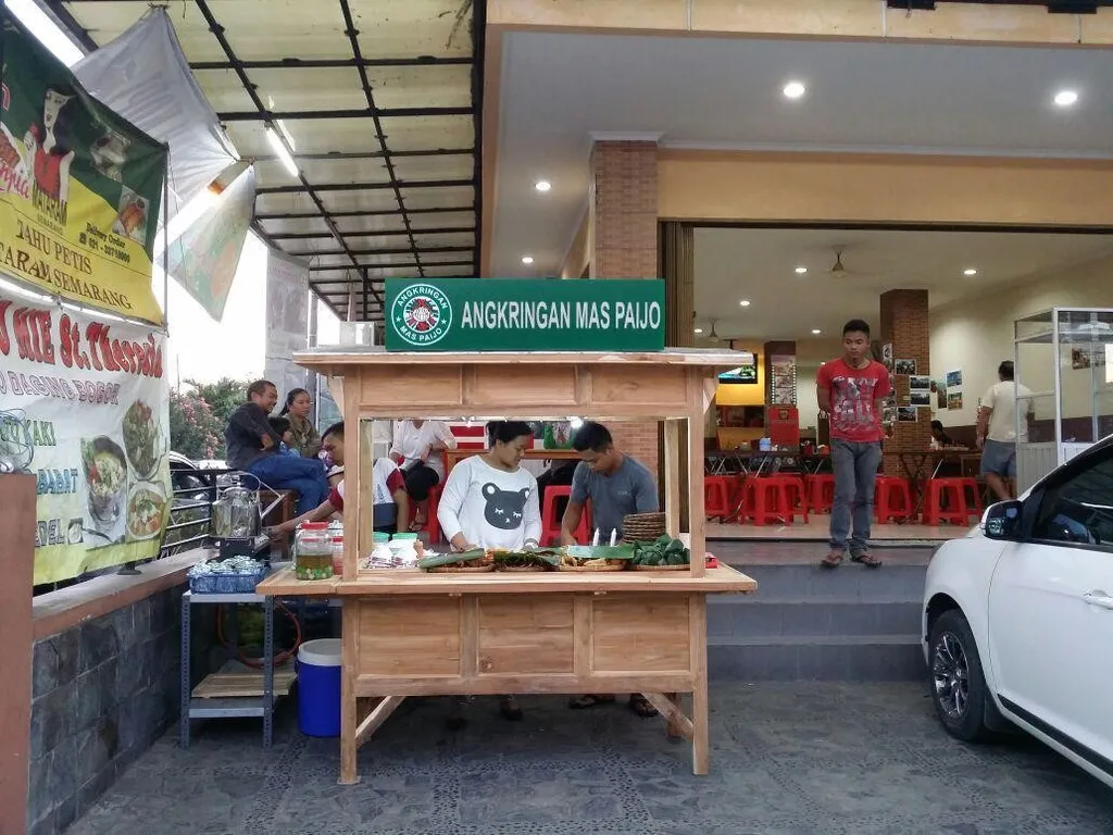 Angkringan Mas Paijo, 1. Angkringan Mercon ‘Bu Kus’, 2. Angkringan Eug, 3. Angkringan Abi Adnan, 4. Angkringan Mas Paijo, 5. Angkringan Nasi Kucing Fatmawati, 6. Angkringan NKRI, 7. Angkringan Jasmerah, 8. Angkringan Tulungagung, 9. Angkringan Bu Gendut, 10. Angkringan Bu Hendro