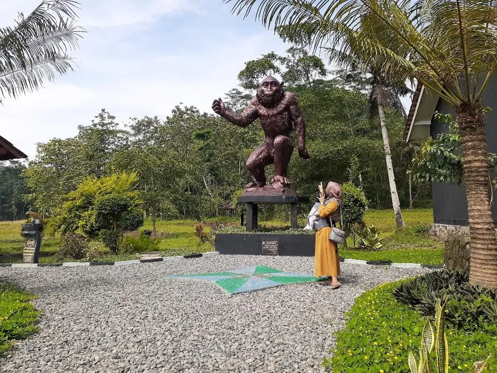 Desa Wisata Cikakak, 1. Desa Wisata Dieng Kulon, 2. Desa Wisata Sangiran, 3. Desa Wisata Pandanrejo, 4. Desa Wisata Cikakak, 5. Desa Wisata Karanganyar, 6. Desa Wisata Sumberbulu, 7. Desa Wisata Candirejo, 8. Desa Wisata Panusupan, 9. Desa Wisata Lerep, 10. Desa Wisata Kementul