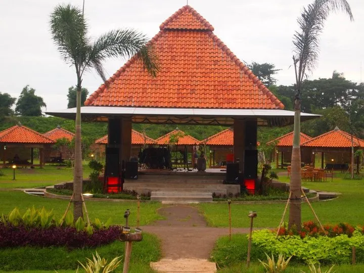Kampoeng Aer Restaurant_, 1. Gubug Makan Mang Engking BSD, 2. Resto Kampoeng Anggrek, 3. Bukit Pelayangan Resto, 4. Kampoeng Aer Restaurant, 5. Istana Nelayan Resto &amp; Cafe, 6. Taman Wisata dan Rumah Makan Tirtonadi, 7. Taman Santap Rumah Kayu, 8. Bahasa Alam - back to nature café BSD City, 9. Restoran Waroeng Sunda, 10. Remaja Kuring