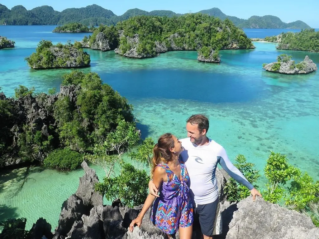 Kepulauan Sombori, 1. Kepulauan Sombori, 2. Pulau Dua Laut, 3. Air Terjun Veranomata, 4. Gua Allo, 5. Baho Pombine, 6. Desa Wisata Sakita, 7. Cagar Alam Morowali, 8. Puncak Fafo Baho, 9. Puncak Mateantina, 10. Air Terjun Bahoumumpa