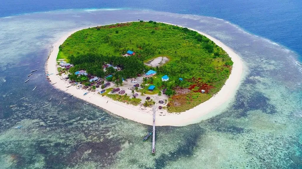 Pulau Dua Laut, 1. Kepulauan Sombori, 2. Pulau Dua Laut, 3. Air Terjun Veranomata, 4. Gua Allo, 5. Baho Pombine, 6. Desa Wisata Sakita, 7. Cagar Alam Morowali, 8. Puncak Fafo Baho, 9. Puncak Mateantina, 10. Air Terjun Bahoumumpa