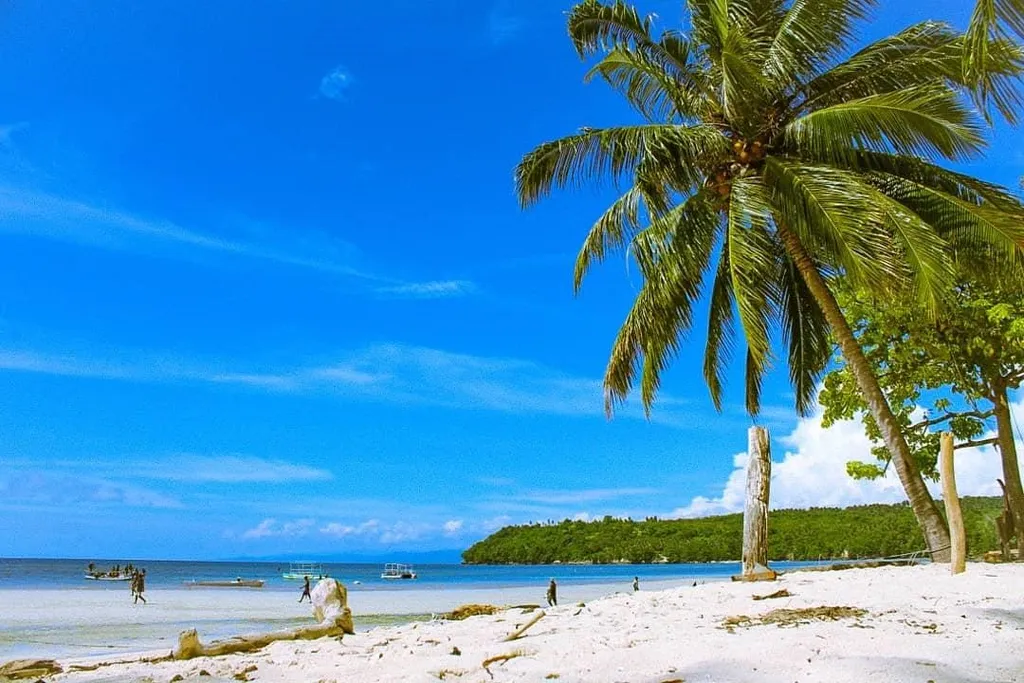 Pantai Kaluku, 1. Pantai Marumasa, 2. Pantai Apparalang, 3. Pantai Tanjung Bira, 4. Pantai Bara, 5. Pantai Ujung Tiro, 6. Pantai Kaluku, 7. Pantai Mandala Ria, 8. Pantai Panrang Luhu, 9. Pantai Kasuso, 10. Pantai Samboang
