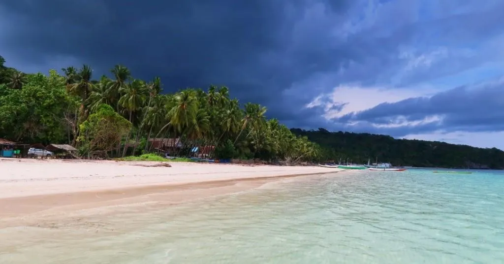 Pantai Kasuso, 1. Pantai Marumasa, 2. Pantai Apparalang, 3. Pantai Tanjung Bira, 4. Pantai Bara, 5. Pantai Ujung Tiro, 6. Pantai Kaluku, 7. Pantai Mandala Ria, 8. Pantai Panrang Luhu, 9. Pantai Kasuso, 10. Pantai Samboang