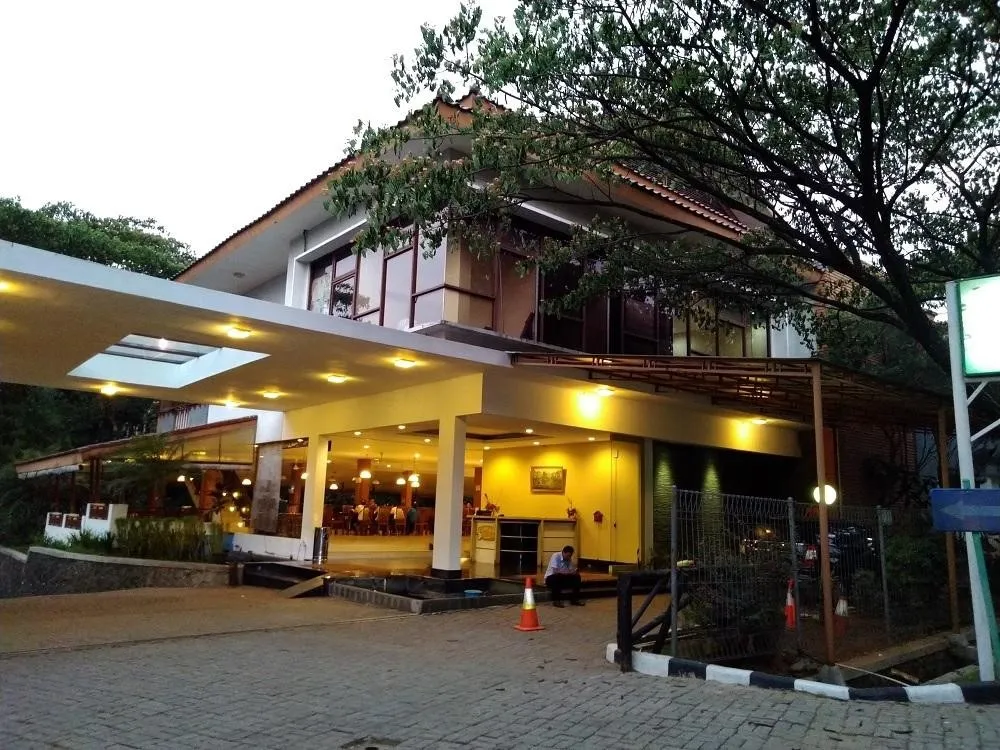 Restoran Tumbar Jinten, 1. Ikan Bakar Bambu Haur, 2. Ikan Bakar Dalam Bumbu Karimata, 3. Gurame Cobek Mang Dayat, 4. Warung Sunda Sambal Dower, 5. Talaga Kuring, 6. Restoran Tumbar Jinten, 7. Kampoeng Koneng, 8. Mang Kabayan, 9. Warung Jambu Ibu Hj. Nyai, 10. Warung Nasi Ampera