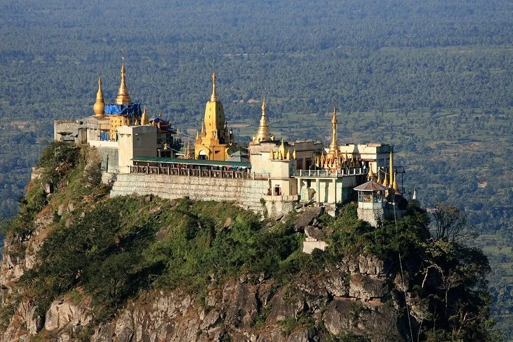 Taung Kalat, 1. Pagoda Shwedagon, 2. Pantai Ngapali, 3. Mrauk U, 4. Istana Kerajaan Mandalay, 5. Taung Kalat, 6. Kota Bagan, 7. Golden Rock, 8. Danau Inle, 9. Pantai Ngwe Saung, 10. Vihara Buddha Chauk-Htat-Gyi