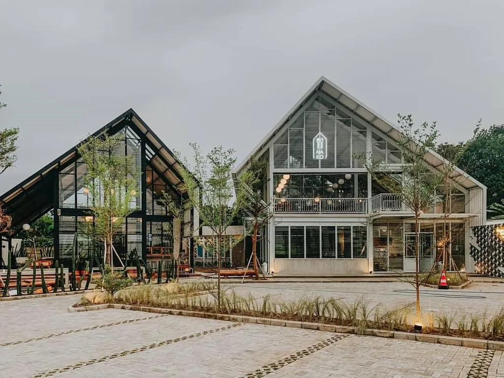 Warung Nako, 1. Talaga Kuring, 2. Kampoeng Koneng, 3. Warung Nako, 4. Sawah Segar Resto &amp; Nursery, 5. Mandapa Kirana Resort &amp; Restaurant, 6. Serai Café, 7. Gudang Koleksi Antique &amp; Food, 8. Pelangi Café &amp; Resto, 9. Giuliani Resto, 10. Cohere