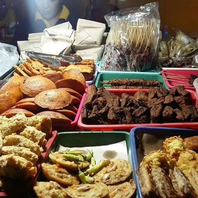 Wedangan Pak Dhie, 1. Angkringan Omah Londo, 2. Wedangan Pak Dhie, 3. Wedangan Lawang Djoendjing, 4.  Wedangan Pendopo, 5. Wedangan Pak Amir, 6.  Wedangan Gareng, 7. Wedangan Pakem, 8. Wedangan Dongo Pak Untung, 9. Wedangan Sri Rejeki, 10. Angkringan Tiga Tjeret Cafe