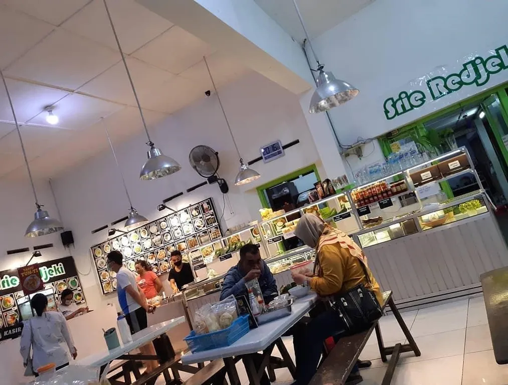 Wedangan Sri Rejeki, 1. Angkringan Omah Londo, 2. Wedangan Pak Dhie, 3. Wedangan Lawang Djoendjing, 4.  Wedangan Pendopo, 5. Wedangan Pak Amir, 6.  Wedangan Gareng, 7. Wedangan Pakem, 8. Wedangan Dongo Pak Untung, 9. Wedangan Sri Rejeki, 10. Angkringan Tiga Tjeret Cafe