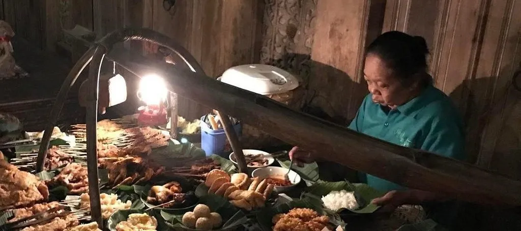 Wedangan Pendopo, 1. Angkringan Omah Londo, 2. Wedangan Pak Dhie, 3. Wedangan Lawang Djoendjing, 4.  Wedangan Pendopo, 5. Wedangan Pak Amir, 6.  Wedangan Gareng, 7. Wedangan Pakem, 8. Wedangan Dongo Pak Untung, 9. Wedangan Sri Rejeki, 10. Angkringan Tiga Tjeret Cafe