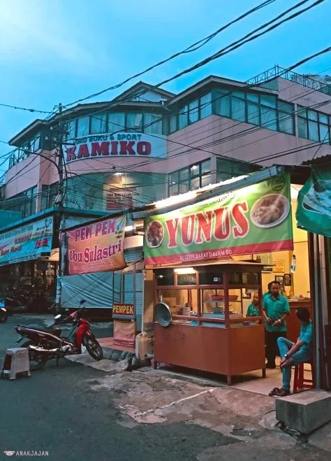 Mie Ayam Bakso Yunus, 1. Mie Kondang, 2. Mie Ayam Bakso Yunus, 3. Mie Ayam Bangka Asan, 4. Bakso So-Un &amp; Mie Ayam TTD.47, 5. Mie Ayam Senjaya, 6. Mie Ayam Ceker Bandung, 7. Mie Ayam Fatmawati, 8. Mie Ayam Sari Rasa Pak Rudi, 9. Mie Ayam Dedy
