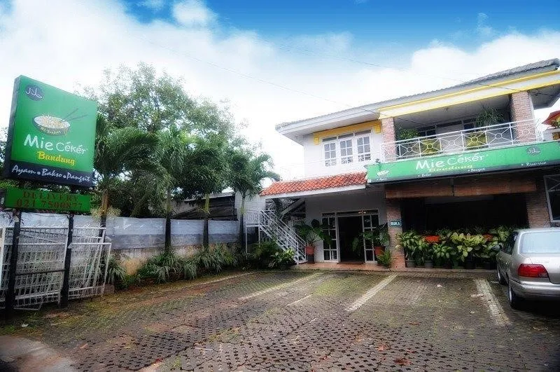 Mie Ayam Ceker Bandung, 1. Mie Kondang, 2. Mie Ayam Bakso Yunus, 3. Mie Ayam Bangka Asan, 4. Bakso So-Un &amp; Mie Ayam TTD.47, 5. Mie Ayam Senjaya, 6. Mie Ayam Ceker Bandung, 7. Mie Ayam Fatmawati, 8. Mie Ayam Sari Rasa Pak Rudi, 9. Mie Ayam Dedy