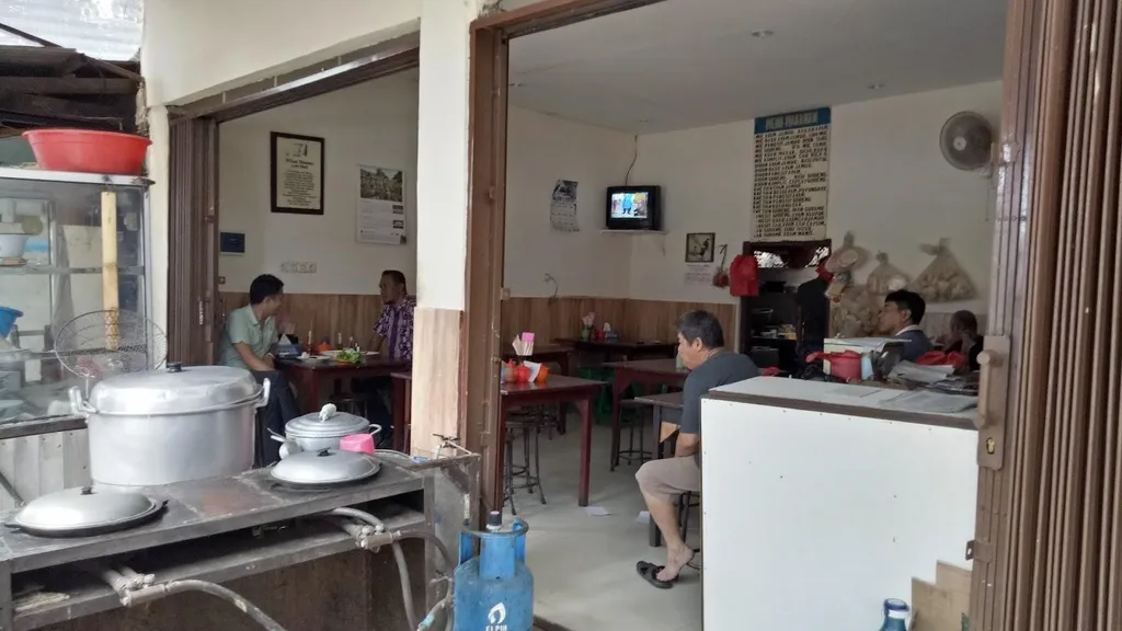 Mie Ayam Senjaya, 1. Mie Kondang, 2. Mie Ayam Bakso Yunus, 3. Mie Ayam Bangka Asan, 4. Bakso So-Un &amp; Mie Ayam TTD.47, 5. Mie Ayam Senjaya, 6. Mie Ayam Ceker Bandung, 7. Mie Ayam Fatmawati, 8. Mie Ayam Sari Rasa Pak Rudi, 9. Mie Ayam Dedy