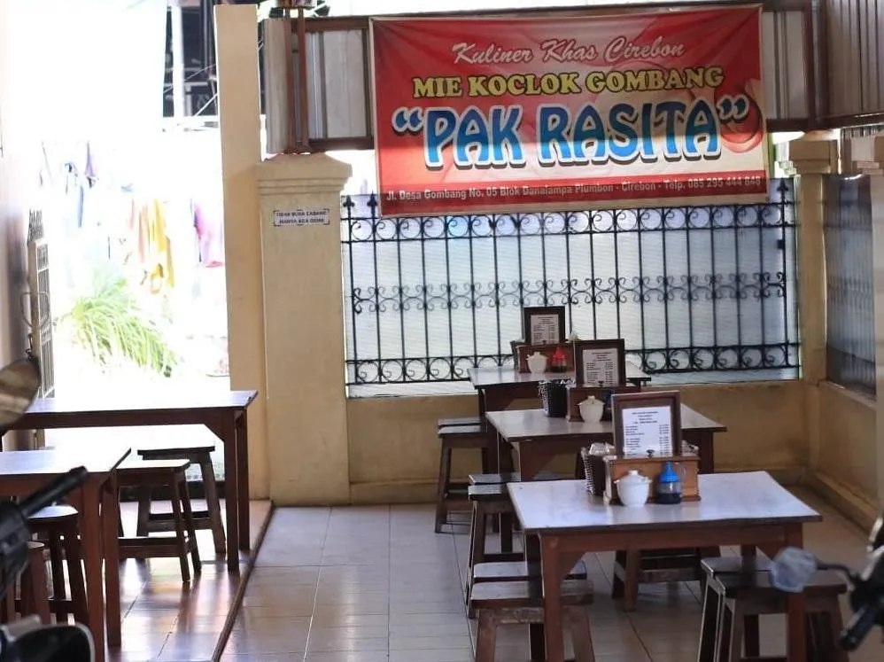 Mie Koclok Pak Rasita, 1. Warung Mie Koclok Abah Gaul, 2. Spesial Mie Koclok Panjunan, 3. Mie Koclok Mang Sam Pekiringan, 4. Mie Koclok Pak Rasita, 5. Mie Koclok Jatimerta “Mimi HJ Asma”, 6. Mie Koclok Mas Edi, 7. Mie Koclok Ibu Hj. Hadijah Siliwangi