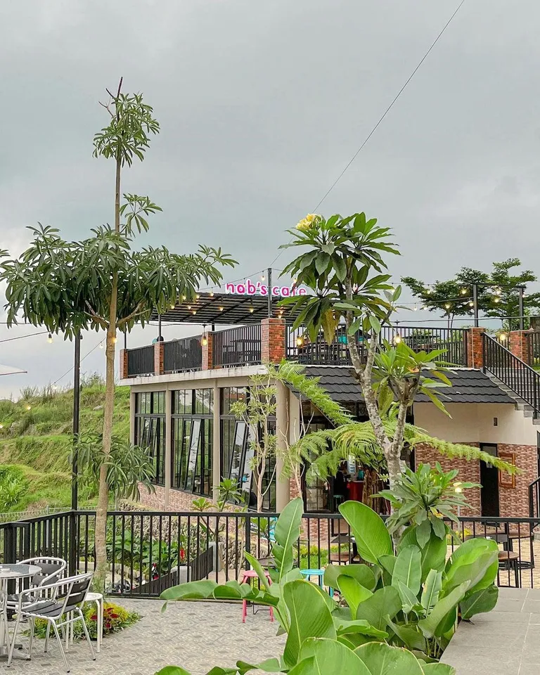 Nab’s Café, 1. Landscape Café, 2. Gress Sjahdoe, 3. Latarte, 4. Zaqiku Coffee, 5. Nab’s Café, 6. Pacetoz Café, 7. Kedai Susu Segar Pak No, 8. Warung Madjoe Mapan 58758